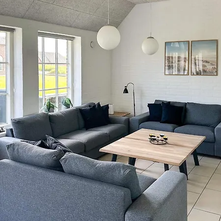 16 Person In Ulfborg